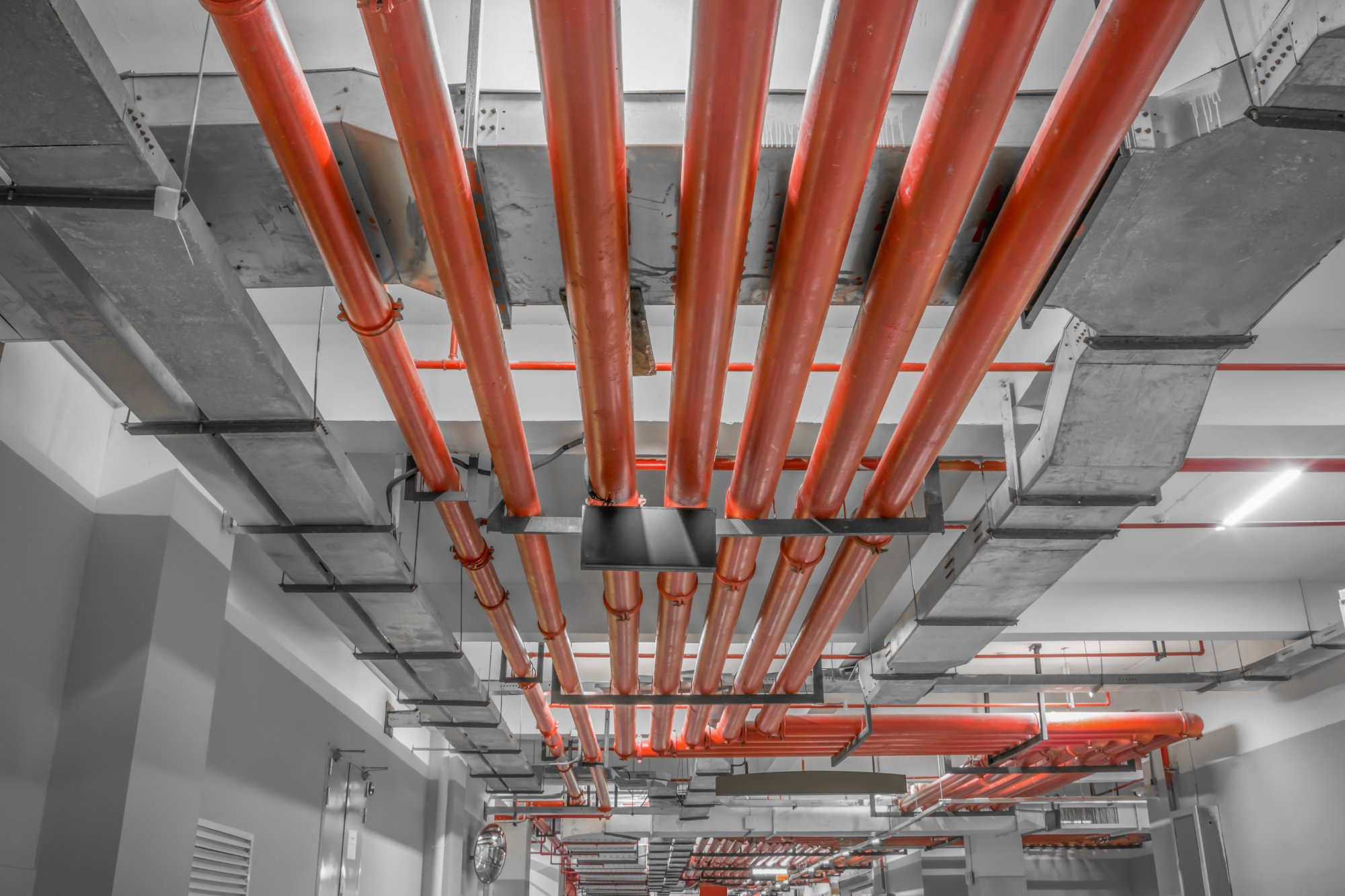 Sprinkler-Rohrnetz in Industriegebäude